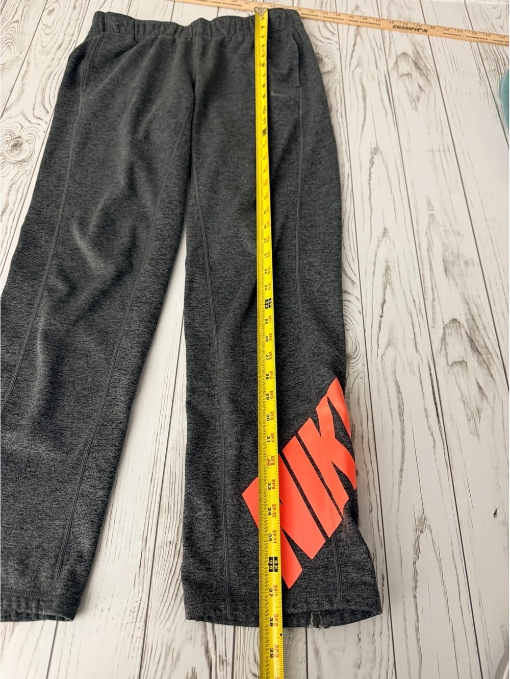 Nike Women Small Therma-Fit Sweatpants Dark Gray with Coral Logo